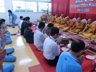 タンブン（タイでの安全祈願祭)の様子