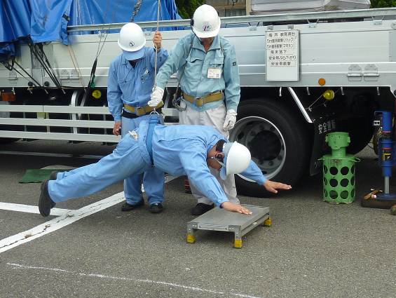 安全帯ぶら下がりの体感