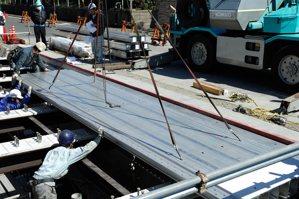 日本で初めてアルミ床版を使用した道路橋