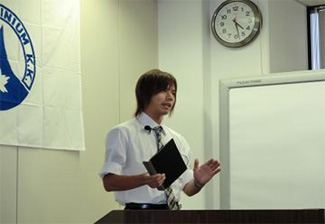 熱心な発表の様子